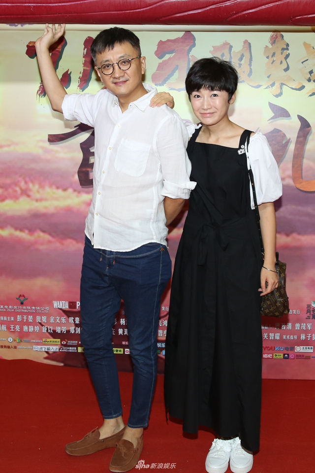 俞白眉、代乐乐出席红毯