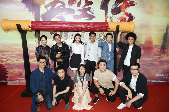 影片主创出席红毯