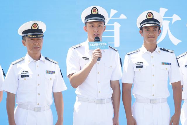 帅!张译张涵予黄景瑜军装亮相