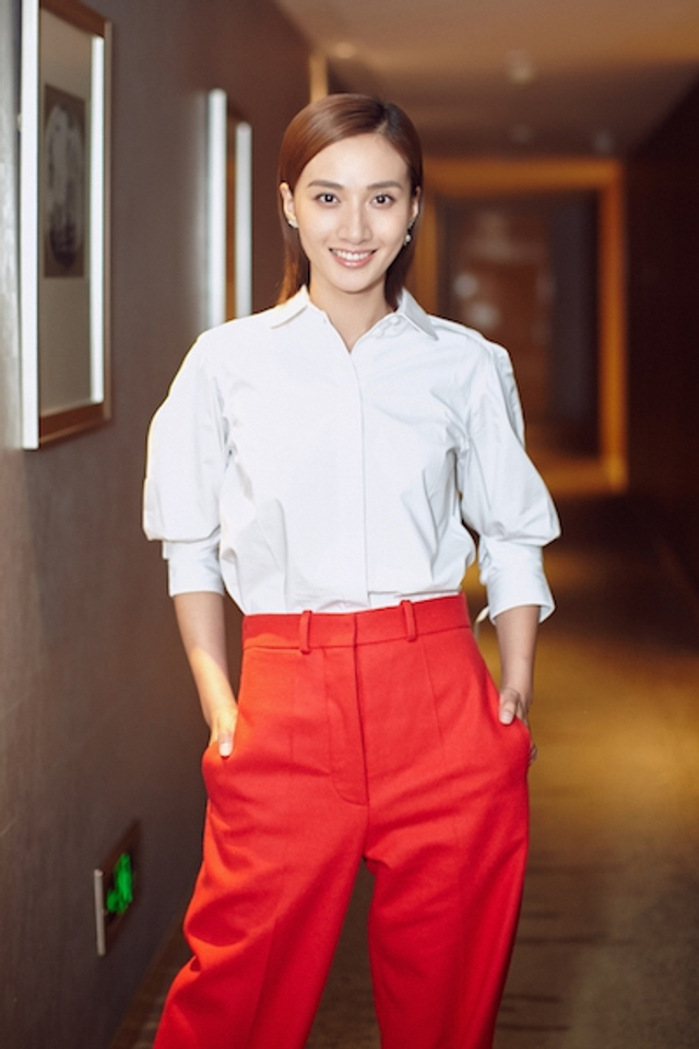 冯文娟亮相《建军大业》 干练大气展现女将风采