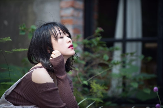 组图：黄璐电影新作《六连煞》开机 花絮照文艺范十足