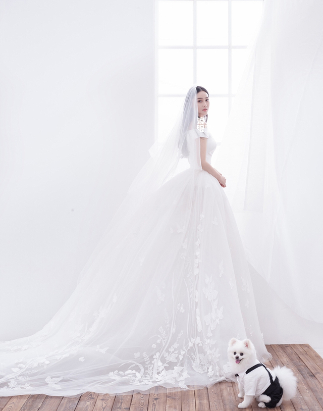 组图：31岁张馨予宣布结婚男方帅气 婚纱照结婚证钻戒全晒出