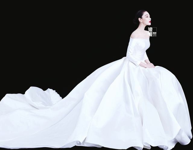 组图：31岁张馨予宣布结婚男方帅气 婚纱照结婚证钻戒全晒出