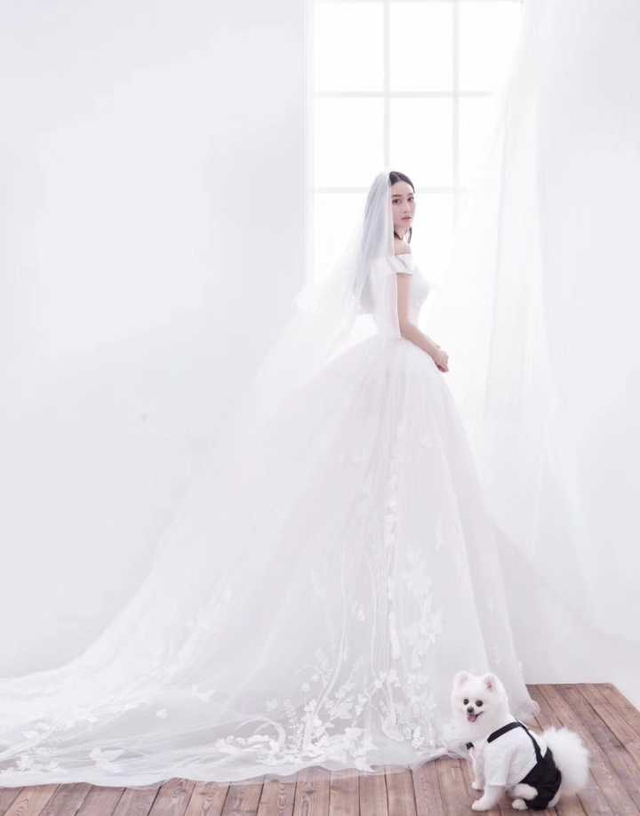 组图：31岁张馨予宣布结婚男方帅气 婚纱照结婚证钻戒全晒出