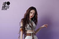 硬糖少女303白衣飘飘清新脱俗 异域风造型显别样魅力