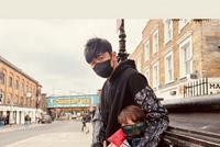周杰伦分享英国游玩照 儿子罗密欧比耶吃甜品软萌可爱