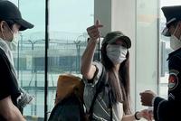 陈嘉桦带儿子出发录制《姐姐4》 和粉丝甜蜜比心好可爱