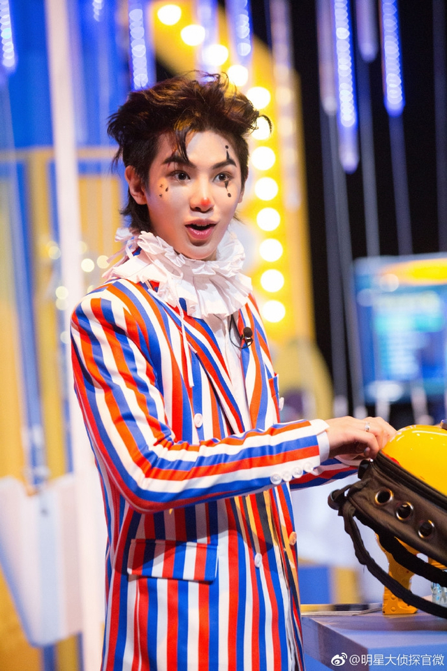 justin黄明昊化身"joker小贾" 高冷俏皮多才多艺