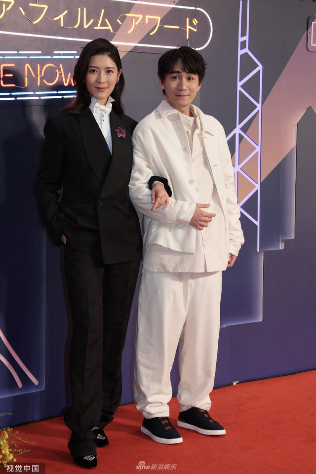组图：第16届亚洲电影大奖红毯举行 梁朝伟刘嘉玲牵手亮相