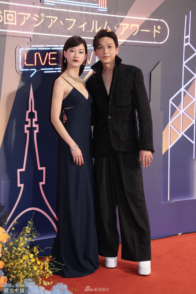 组图：第16届亚洲电影大奖红毯举行 梁朝伟刘嘉玲牵手亮相