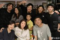 爷青回!袁咏仪晒《龙门镖局》剧组主创重聚大合照