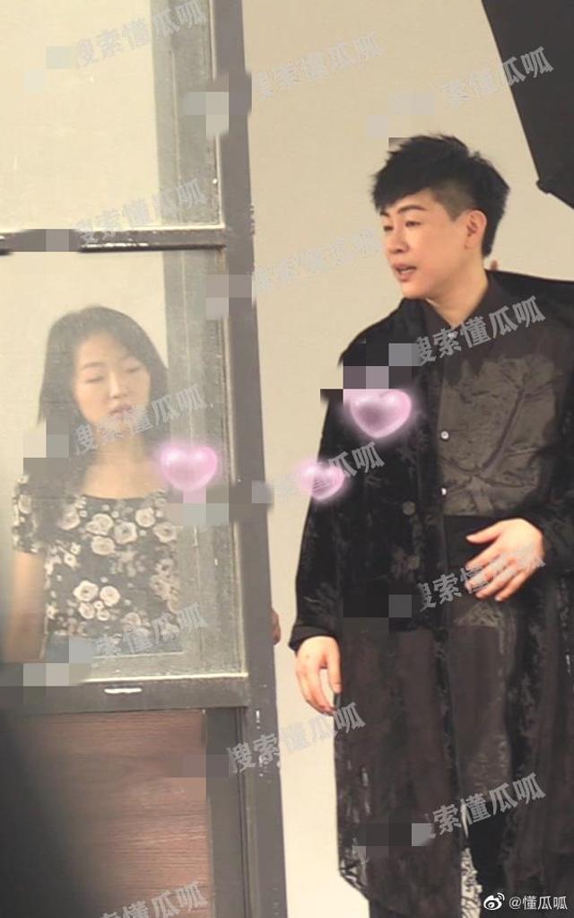 胡彦斌连续多日与一女生回家