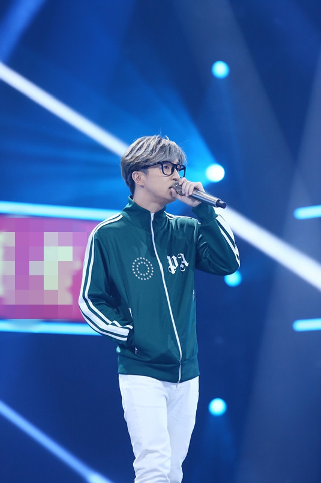 组图：《明日》薛之谦队实力强劲 rap三兄弟表现亮眼