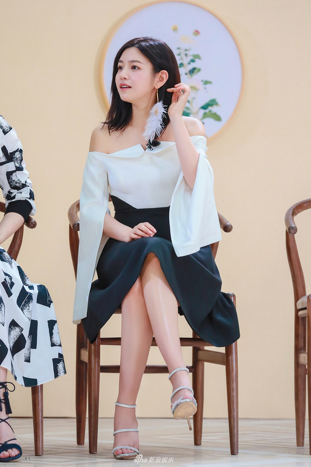 《我们来了》陈妍希安静优雅