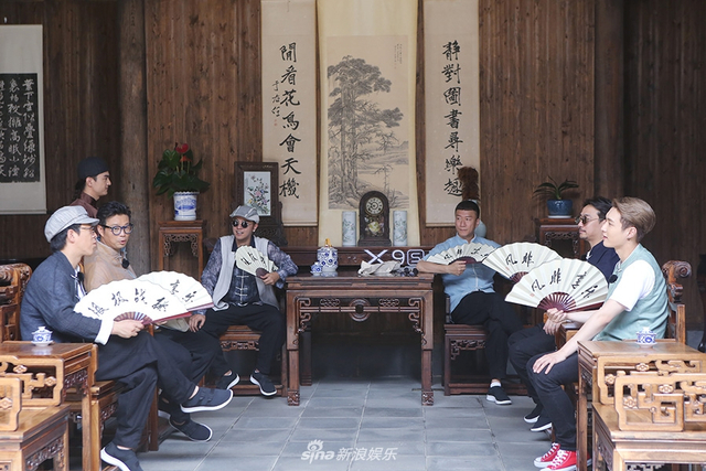 男人帮齐聚聊天