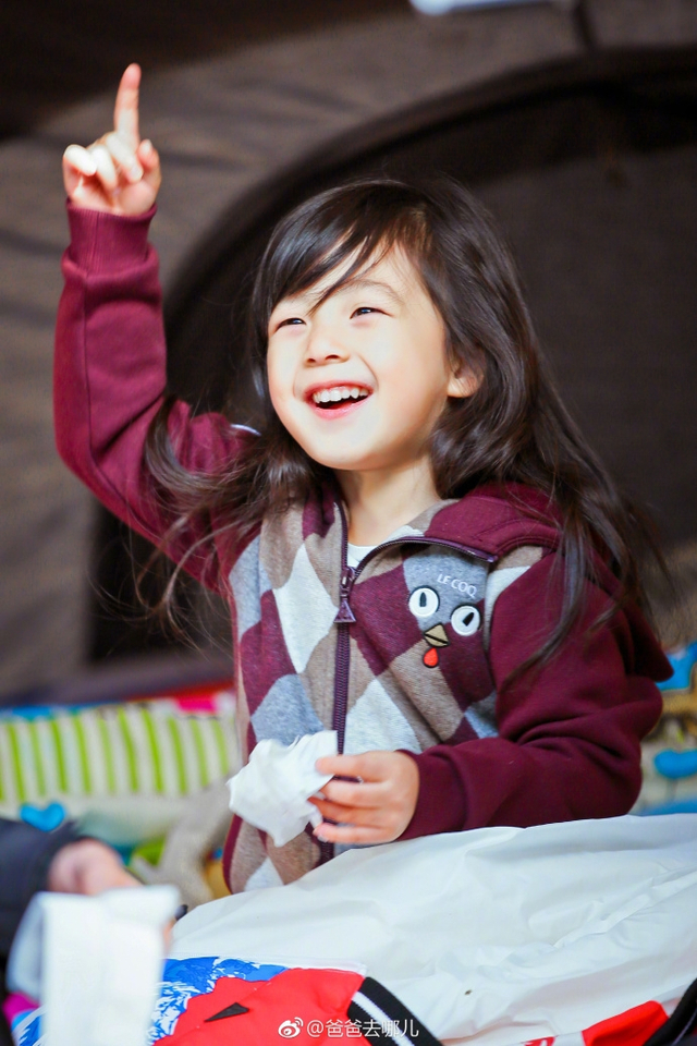 小泡芙软萌表情包上线 化身兔耳朵吃货萌翻众人