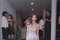 好辣!林志玲婚宴派对热舞主动帮老公脱衣 半路杀出小S