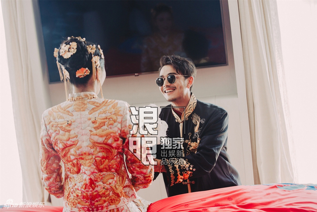 组图：杨烁王黎雯婚礼现场照曝光 新郎新娘誓言动人深情落泪