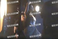 刘亦菲梳高马尾出镜又美又飒 穿裹身裙摆拍大秀性感曲线