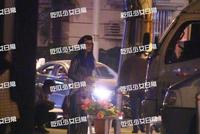 范冰冰带母亲逛高级家具馆 打扮御姐又软萌心情大好