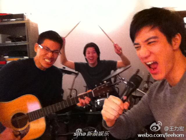 王力宏三兄弟同框 三学霸高颜值基因逆天