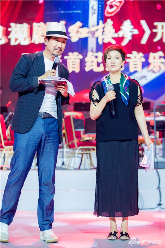 张国立夫妇共同主持