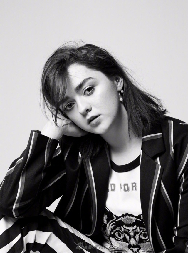 二丫麦茜最新写真曝光 黑白搭配尽显帅气_新浪图片