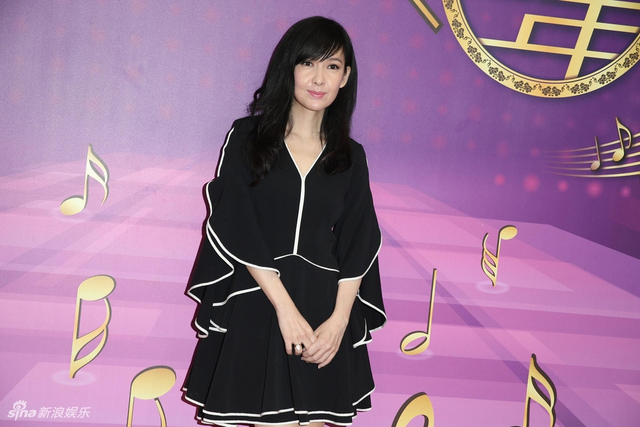 组图：“宝丽金七小花”三花重聚 不老女神周慧敏风采依旧