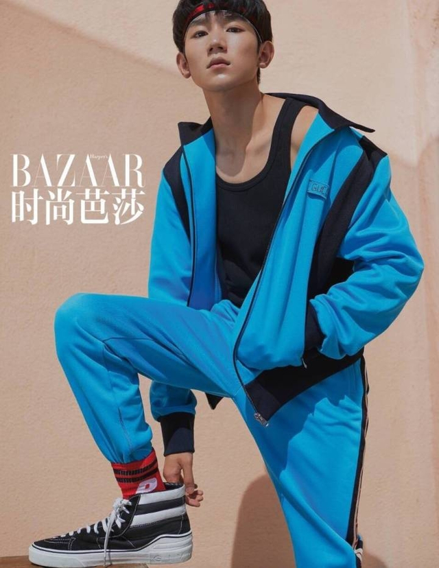 组图：王源杂志破三项售卖纪录 助力芭莎公益慈善