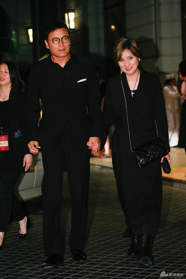 组图:汪明荃庆入行50周年众星云集 杨千嬅唯美容祖儿高开叉抢镜