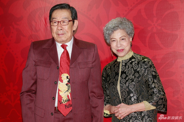 组图:汪明荃庆入行50周年众星云集 杨千嬅唯美容祖儿高开叉抢镜