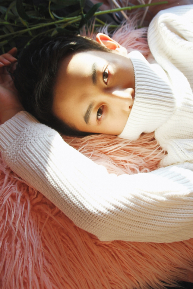 郭一扬初冬写真曝光 随性迷人温暖如阳