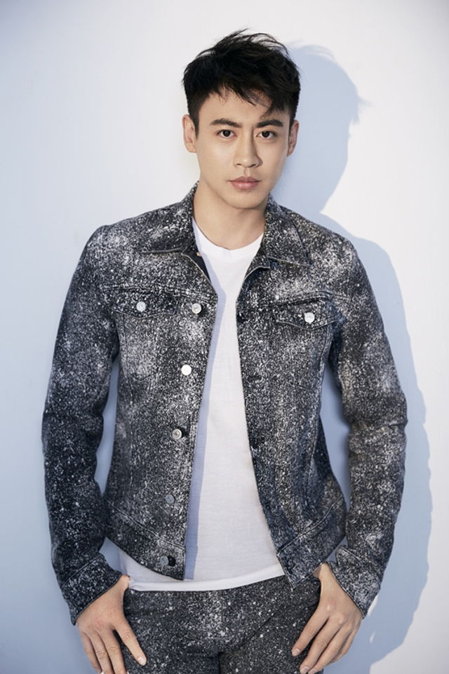 演员刘凯尽显型男范儿
