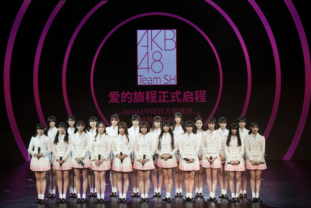 组图：AKB48TeamSH闪亮出道 众少女甜美可爱元气满满
