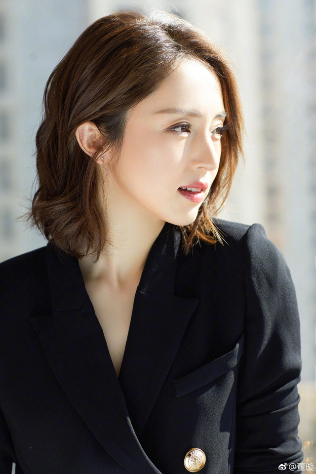 董璇晒短发造型面色红润气色佳