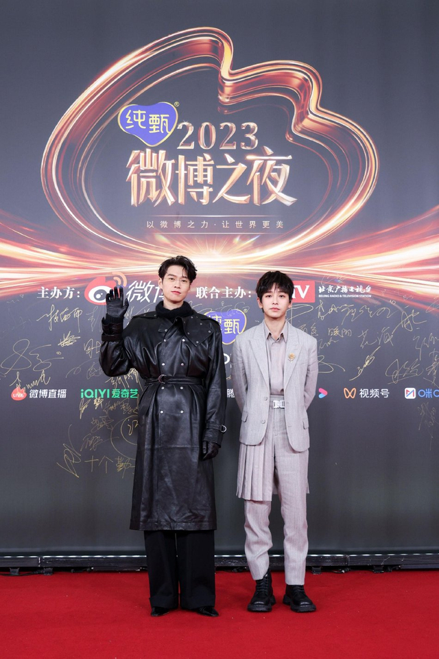 専用‼︎ 2023 微博之夜 現場直筆サイン王鶴棣檀健次映像スクリーンショット付き 🪄 2024微博之夜– 无人替代｜JC-T檀健次