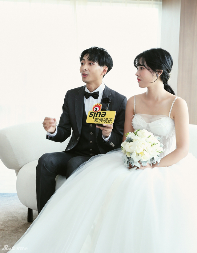 组图：左立夫妇新婚“互怼”不断 受访分享甜蜜爱情细节