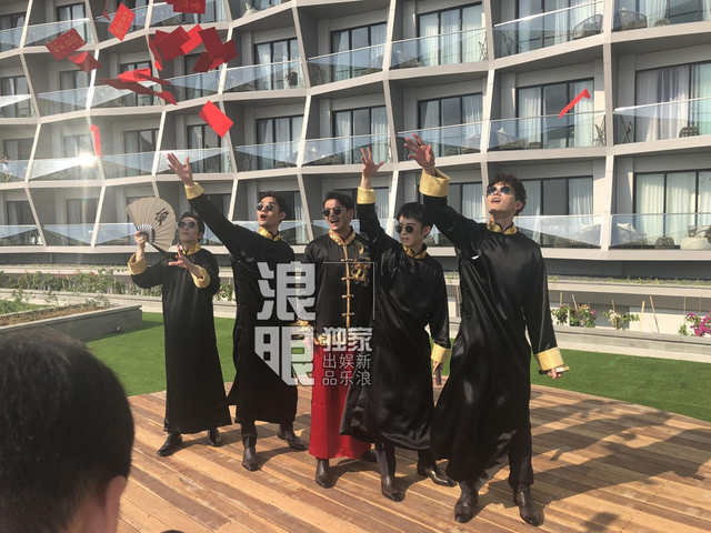 组图：杨烁王黎雯婚礼现场照曝光 新郎新娘誓言动人深情落泪