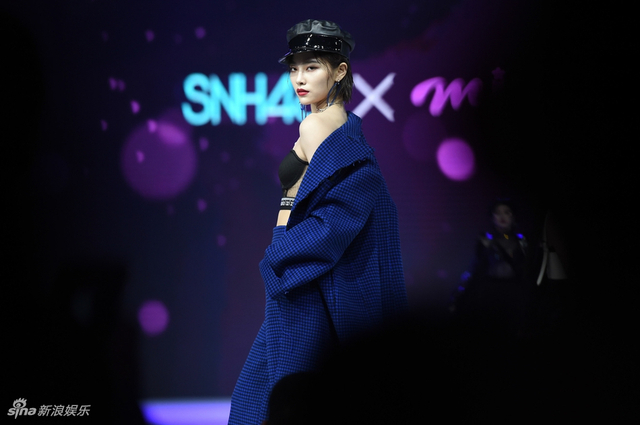 组图:仙女来袭！SNH48第4届年度风尚大典举行 李艺彤甜美戴萌霸气