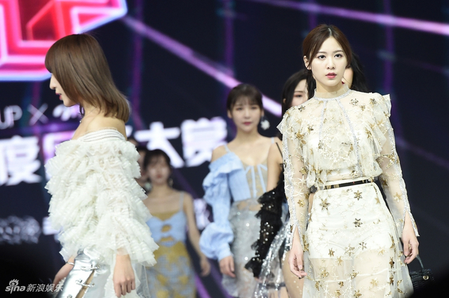 组图:仙女来袭！SNH48第4届年度风尚大典举行 李艺彤甜美戴萌霸气