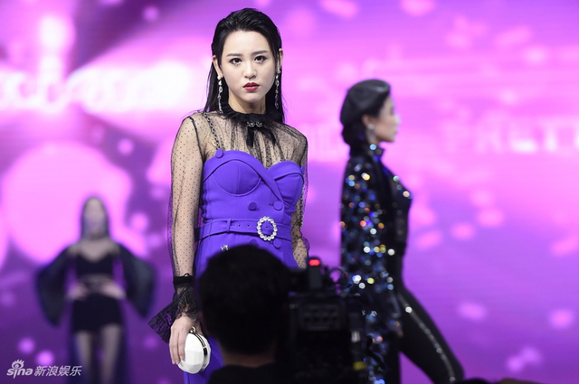 组图:仙女来袭！SNH48第4届年度风尚大典举行 李艺彤甜美戴萌霸气