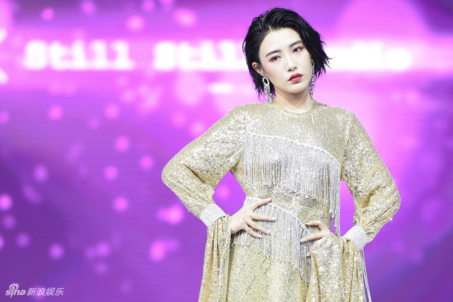 组图:仙女来袭！SNH48第4届年度风尚大典举行 李艺彤甜美戴萌霸气