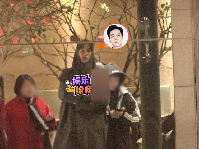 胡一天深夜回酒店办入住人脸识别又劈叉又下蹲勉强过关 新浪图片