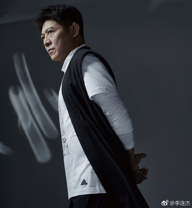 1/6新浪娱乐讯 4月11日,李连杰在微博晒出一组大片.