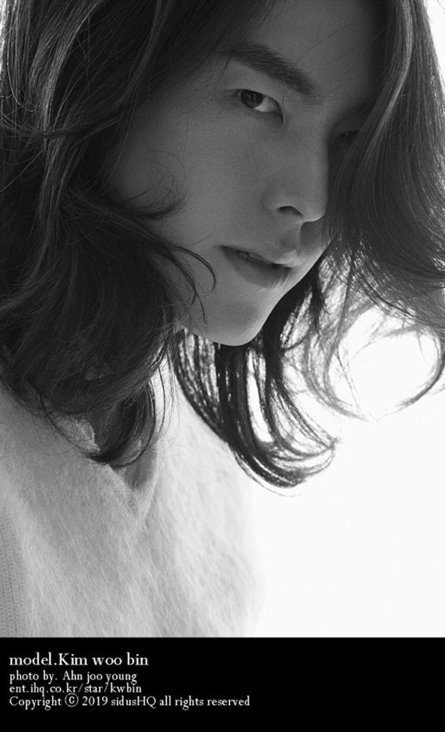 金宇彬长发黑白大片曝光 梳起头发侧脸轮廓分明超撩人