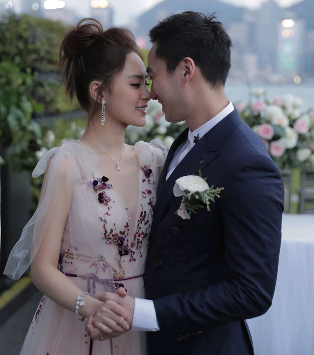 组图：台媒曝阿娇与老公赖弘国离婚 2018年闪嫁婚姻维系不到两年