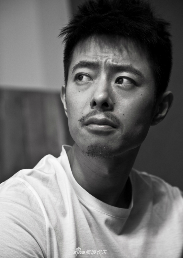 柳明明黑白写真曝光 极简熟雅质感十足