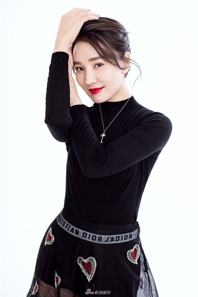 蓉卓知性写真优雅气质展露无遗