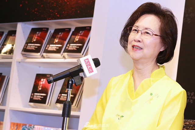 组图:琼瑶曾与丈夫相约一起死 收回65本书版权
