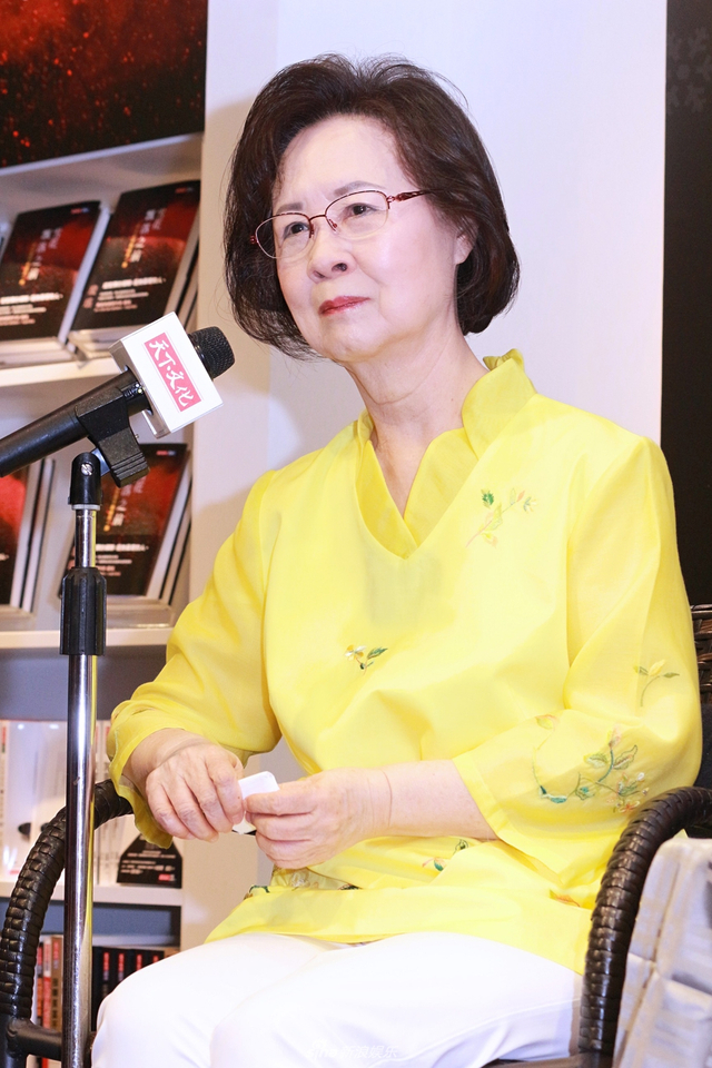 组图:琼瑶曾与丈夫相约一起死 收回65本书版权